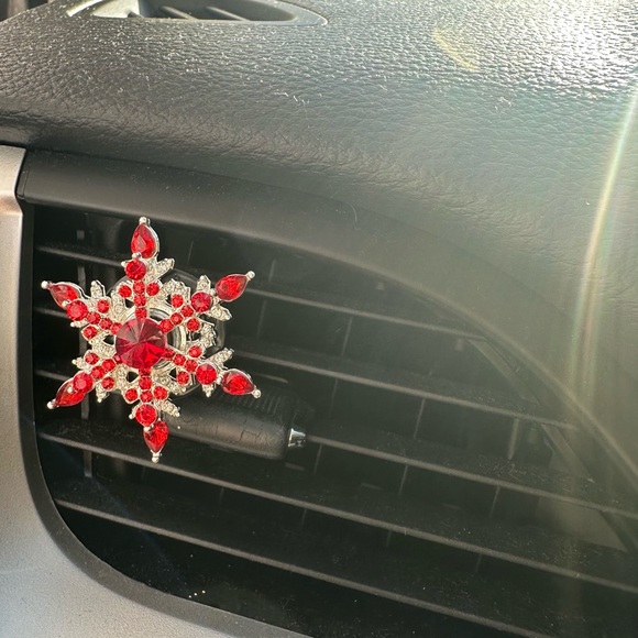 Sparkling Crystal Snowflake Vent Clip Set - Picture 6 of 6